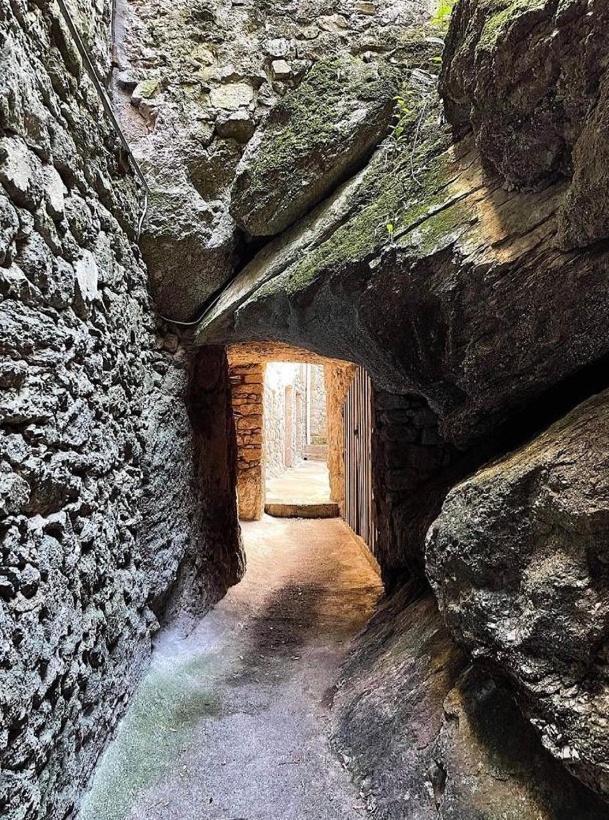 Вилла Gite Pommier Au Chateau Des Pauses Сент-Андре-де-Майен Экстерьер фото