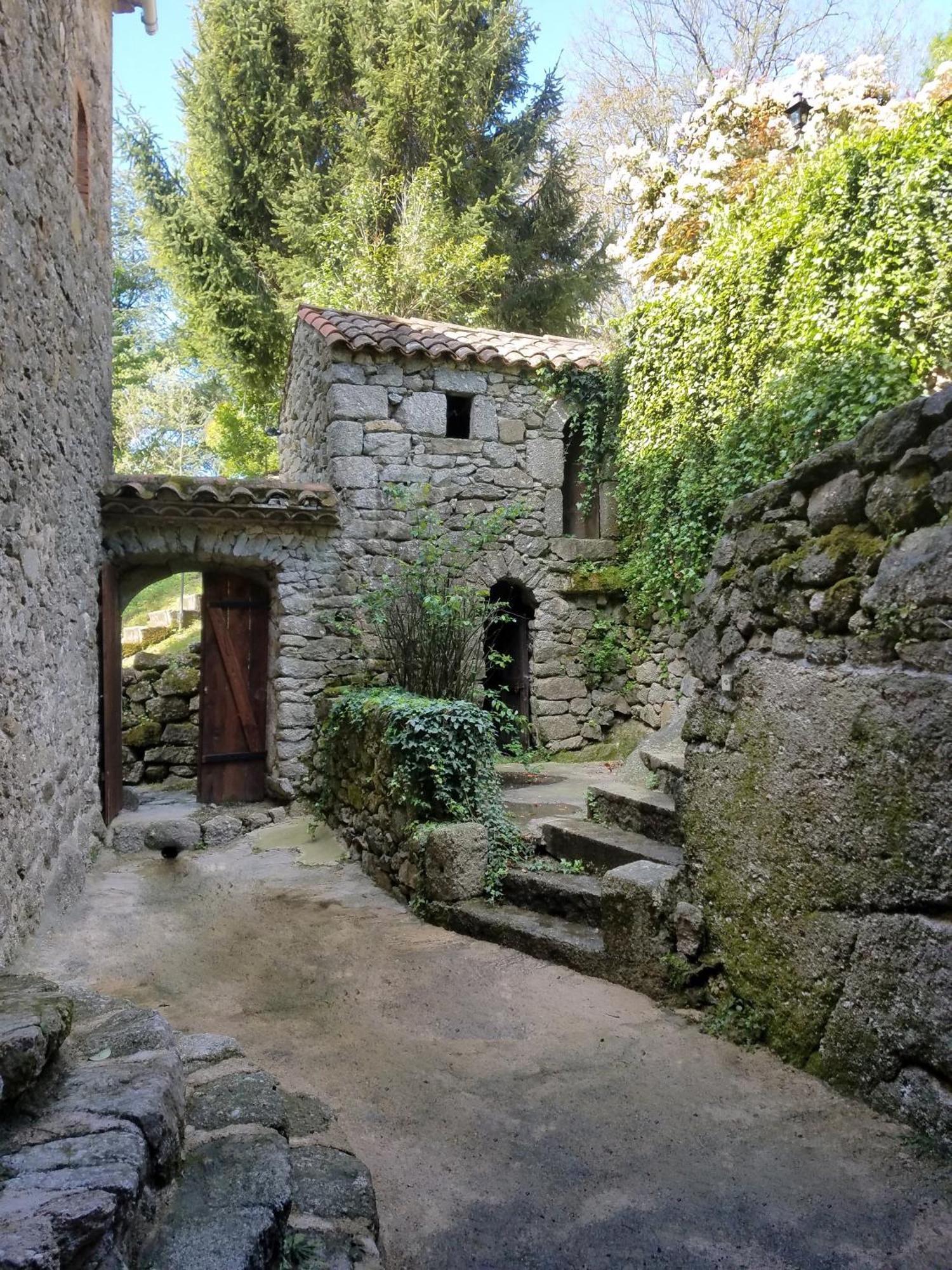 Вилла Gite Pommier Au Chateau Des Pauses Сент-Андре-де-Майен Экстерьер фото
